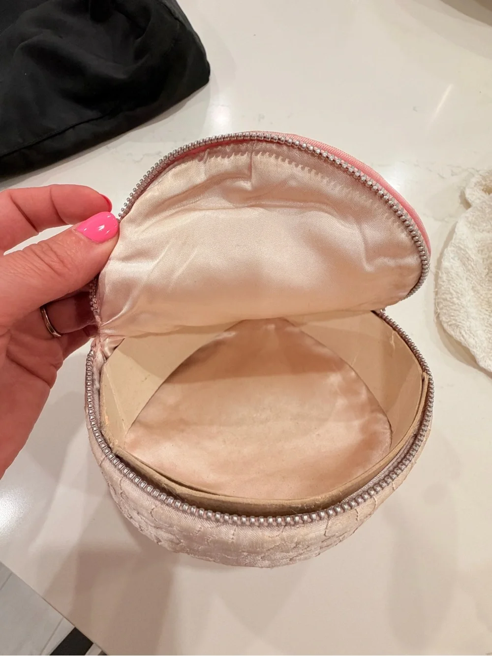 Vintage Quilted Pearl Accent Round Cosmetic Case - Pinkish Cream